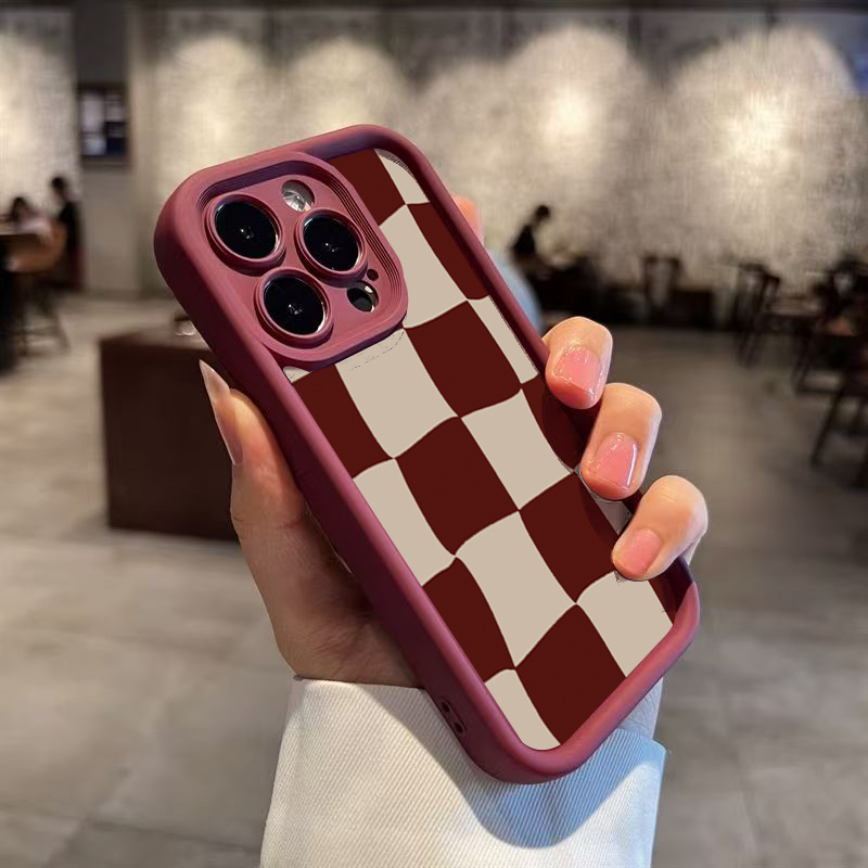 ワインレッドの変形グリッド柄iPhoneケース (iPhon - Wine & Beer Emporium のレビューと価格