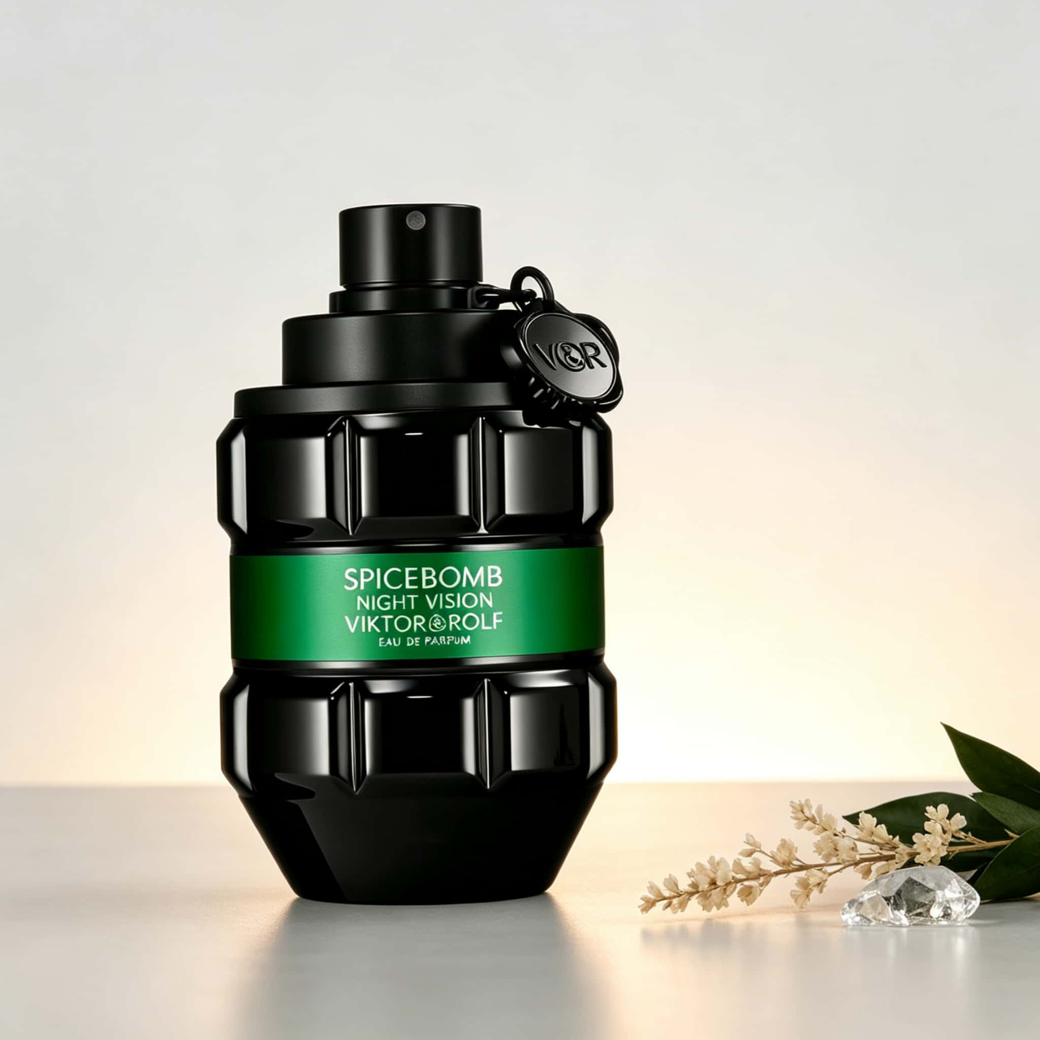 ヴィクトール＆ロルフ ナイトビジョン EDP メンズ香水、黒 - Wine&Beer Mouton のレビューと価格