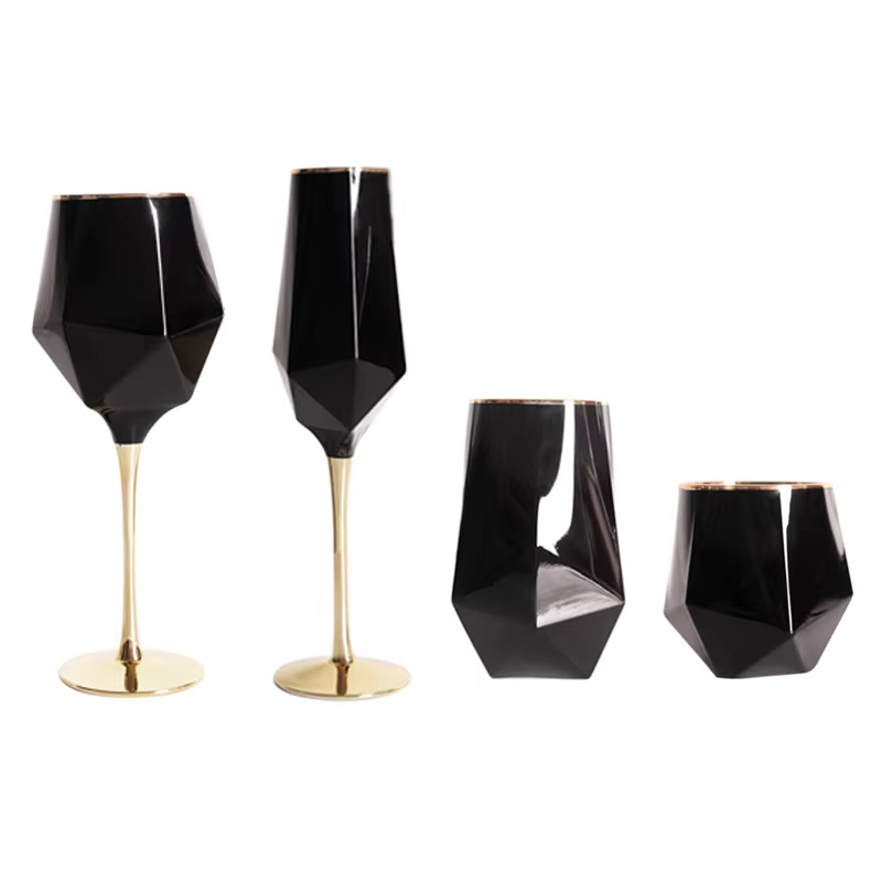 純粋な黒のクリスタルのワイングラス,金色のエッジ,豪華なゴブ - Wine In Beer Glass のレビューと価格