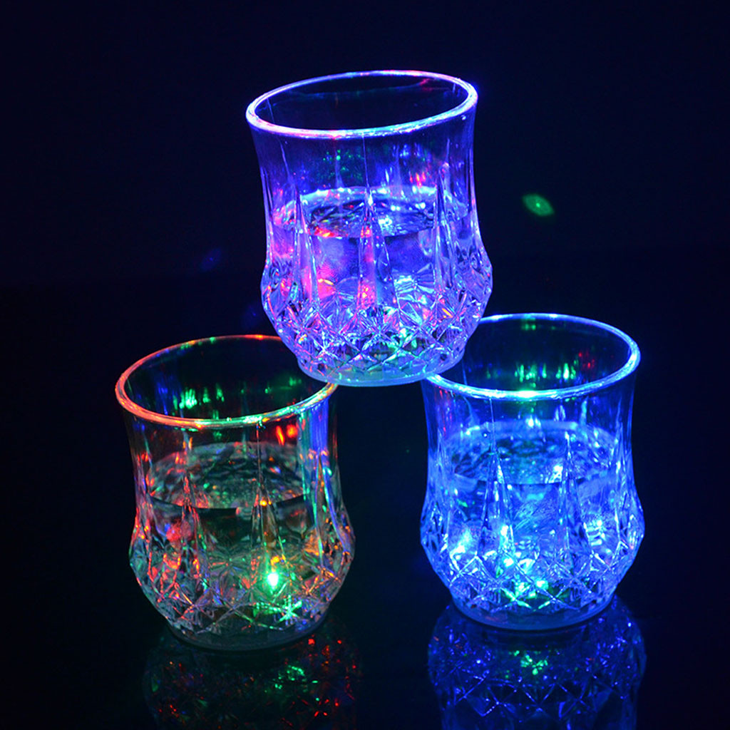 カラフルなLED発光ドリンクカップ、誘導式点滅ワイングラス、 - Wine In Beer Glass のレビューと価格